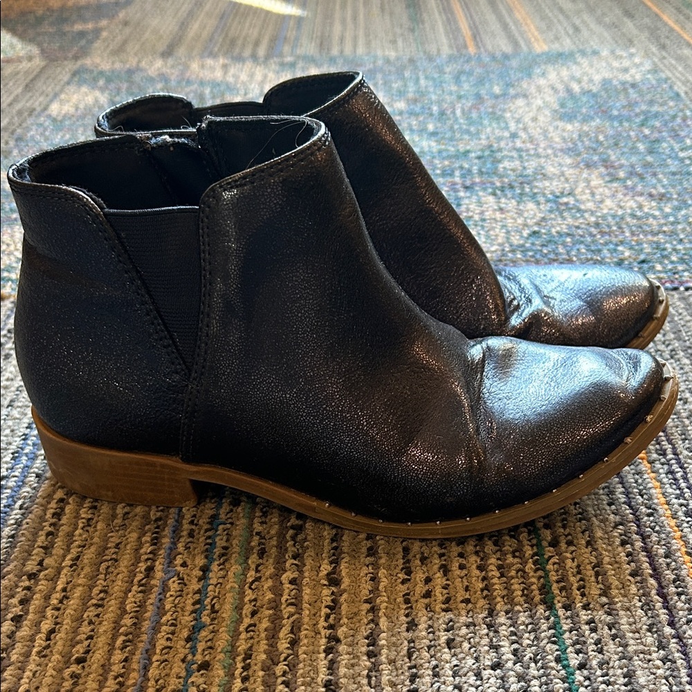 Old Navy Shiny Navy Ankle Boots - So Cute!